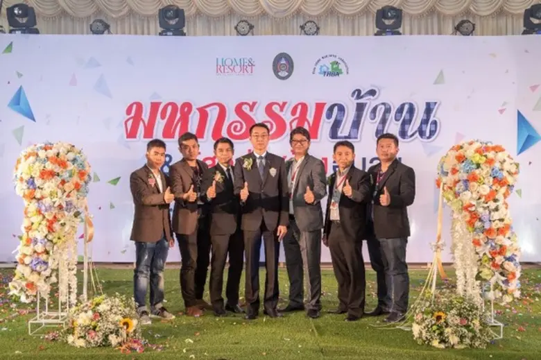 นายไพโรจน์ ทัศนสุวรรณ ผู้จัดการศูนย์รับสร...