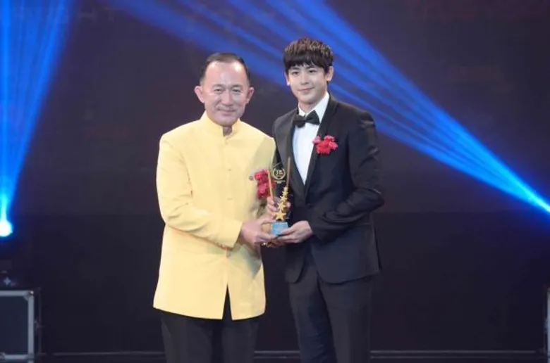 เจียระไน เอ็นเตอร์เทนเม้นท์ ตอกย้ำความสำเร็จเดินหน้าจัดงานมอบรางวัล "Thailand Headlines Person of the Year Awards 2016-2017” คนดังจากทุกวงการตบเท้าร่วมสานสัมพันธ์ไทย-จีนกันคับคั่ง