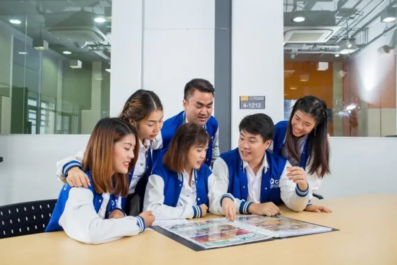 นักวิชาการสื่อสารพีไอเอ็ม เผย 4 ข้อที่สื่อต้องทำก่อนสาย! พร้อมชี้สื่อจะอยู่รอด ถ้าเปลี่ยนตามโลก