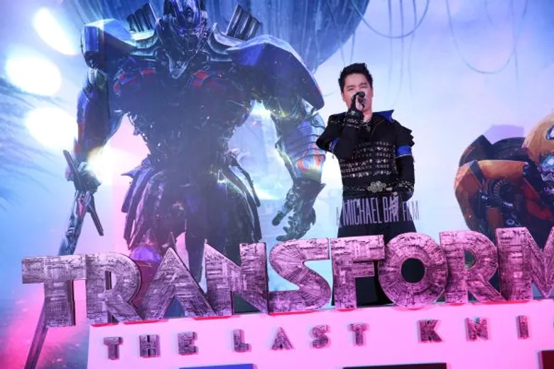 “เอ๊ะ จิรากร” โชว์แบทเทิลสุดมันส์ ในงาน “Thailand Gala Premiere Transformers 5”