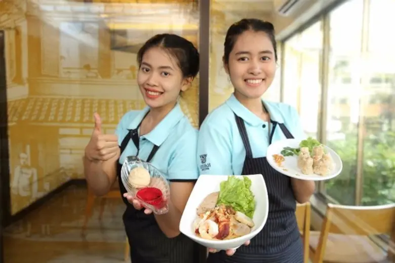 สีฟ้า ชวนอร่อยเต็มอิ่มกับฟินไปกับอาหารสไตล์ถนนราชวงศ์ที่ได้รับความนิยมมากว่า 80 ปี
