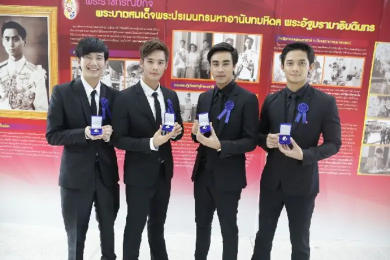 นักแสดงจากช่อง 3 “แจ๊ค,โซ่,ฟีฟ่า,บิว” เข้ารับพระราชทานเข็มวันอานันทมหิดล