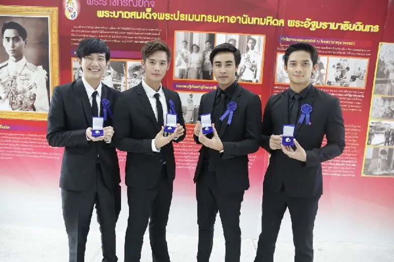 นักแสดงจากช่อง 3 “แจ๊ค,โซ่,ฟีฟ่า,บิว” เข้ารับพระราชทานเข็มวันอานันทมหิดล