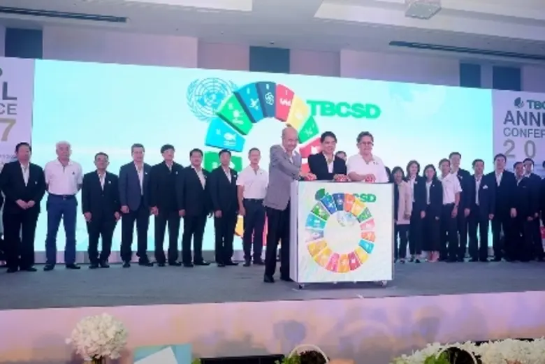 นายชาญวิทย์ จารุสมบัติ รองกรรมการผู้จัดการใหญ่ ดั๊บ...