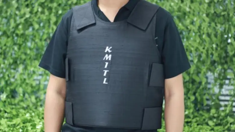 สจล. เดินหน้าหนุนวิจัยและพัฒนานวัตกรรม “ป้องกันการก่อการร้าย” ชู 2 ผลงาน “หุ่นยนต์กู้และตรวจหาระเบิด” – “เสื้อเกราะกันกระสุน” เล็งต่อยอดเชิงพาณิชย์