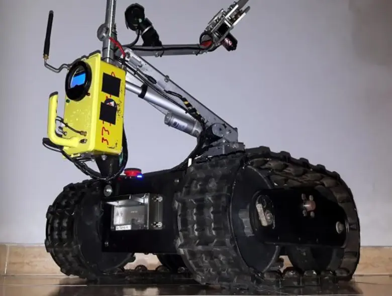 สจล. เดินหน้าหนุนวิจัยและพัฒนานวัตกรรม “ป้องกันการก่อการร้าย” ชู 2 ผลงาน “หุ่นยนต์กู้และตรวจหาระเบิด” – “เสื้อเกราะกันกระสุน” เล็งต่อยอดเชิงพาณิชย์