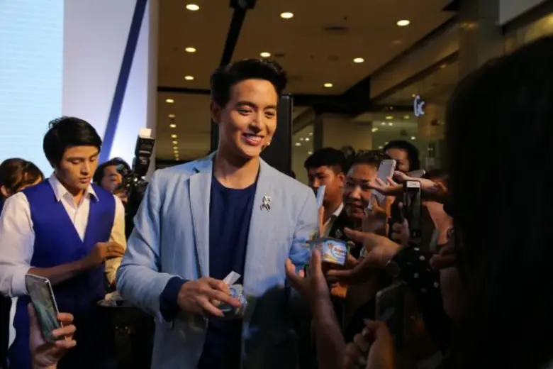 ห้างแตก!! 'เจมส์จิ’ บุกเซอร์ไพรส์ เหมาโยเกิร์ตแจก!!