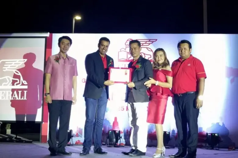 มร. แซมดาร์ชิ สุมิท ประธานเจ้าหน้าที่บริห...