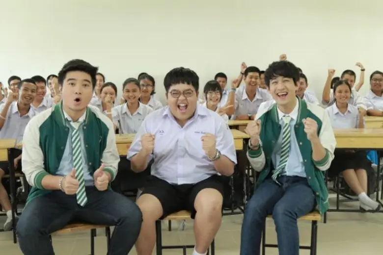 "รถโรงเรียน High School Reunion" อาทิตย์น...