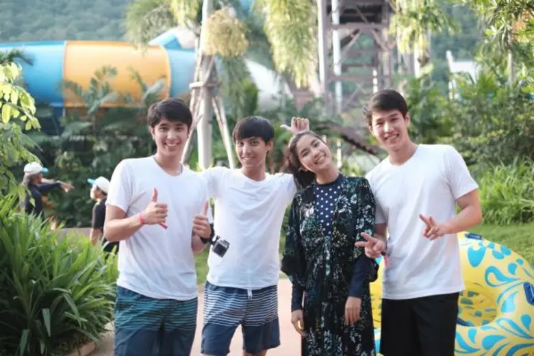 ยังตะลุยเที่ยวกันต่อกับแก๊งเพื่อนซี้ ทอย-...