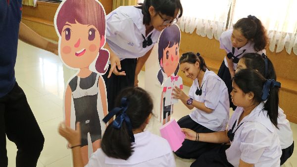 วาโก้ “Bloom” จับมือ นานมีบุ๊คส์ สร้างความมั่นใจให้วัยเยาว์ก่อนสาวสะพรั่ง ผ่านกิจกรรม School Tour “Happy Bloom Day” สุขสันต์วันเริ่มสวย