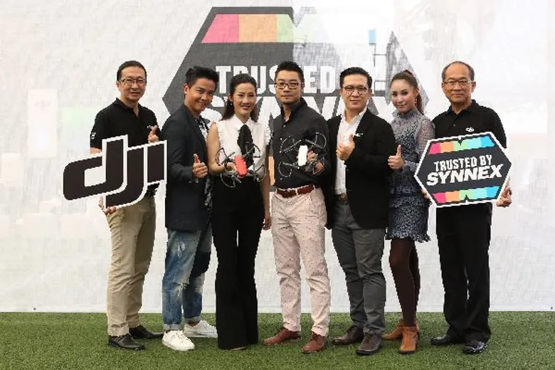 DJI Spark โดรนจิ๋วสุดอัจฉริยะ สร้างปรากฏการณ์ใหม่แห่งการถ่ายภาพ สนุกได้ในทุกไลฟ์สไตล์ เพียงแค่ขยับมือ