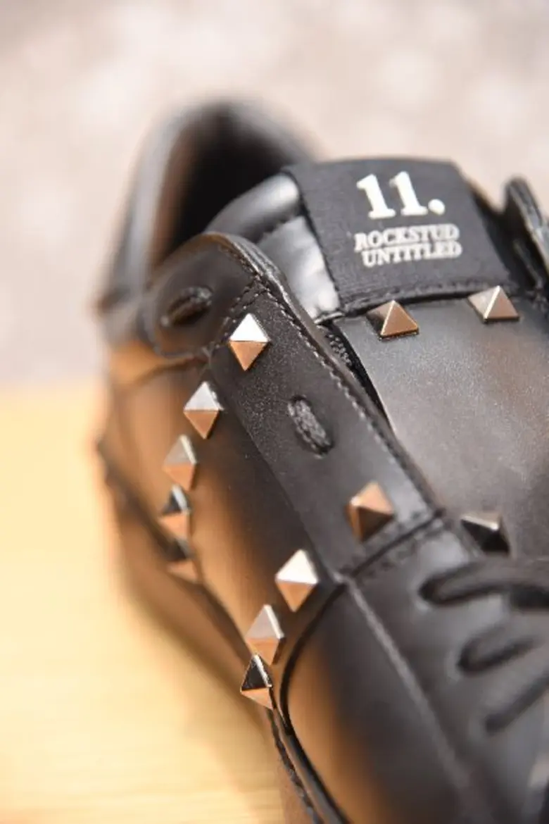 Valentino แบรนด์ไฮเอนด์ TOP 5 แห่งโลกแฟชั่น คลาสซี่ มีเทสต์ เปรี้ยวจัด 'Rockstud’ Rocks You