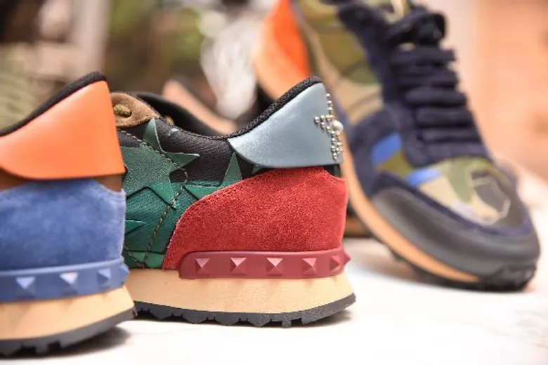 Valentino แบรนด์ไฮเอนด์ TOP 5 แห่งโลกแฟชั่น คลาสซี่ มีเทสต์ เปรี้ยวจัด 'Rockstud’ Rocks You