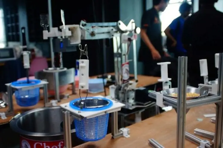 “Robotics Food Fair” โชว์หุ่นยนต์ทำอาหารฝีมือนักศึกษาฟีโบ้ มจธ.
