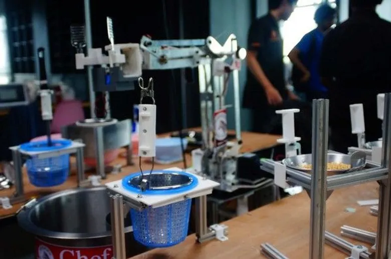 “Robotics Food Fair” โชว์หุ่นยนต์ทำอาหารฝีมือนักศึกษาฟีโบ้ มจธ.
