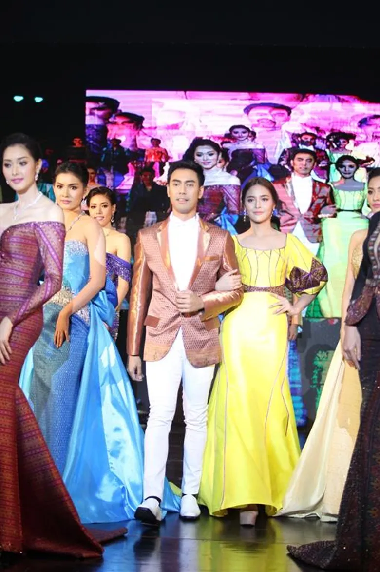 กลุ่มจังหวัดร้อยแก่นสารสินธุ์ จัดงาน “ไหมแห่งสยาม” ยกระดับผ้าไหมไทย สวยตระการตา เฉิดฉายสู่สากล