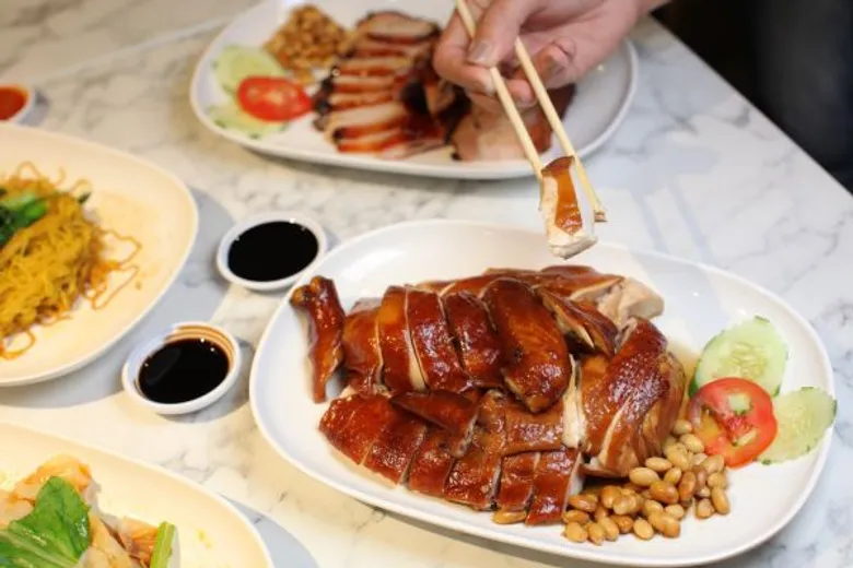 ติ่ม ซำ วันเดอร์แลนด์ฯ ลุยธุรกิจร้านอาหารแนวสตรีท ฟู้ด ระดับมิชลิน สตาร์ ส่ง “ฮอกเกอร์ ชาน” (Hawker Chan) ร้านดังจากสิงคโปร์ ปักหมุดพร้อมเปิดความอร่อยแล้วในไทยที่เทอร์มินอล 21 อโศก