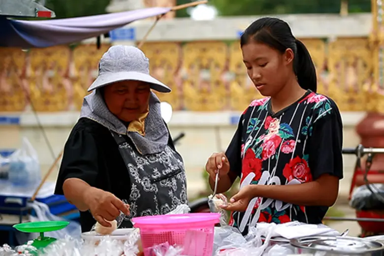 รายการ "สานรัก คนเก่งหัวใจแกร่ง" อาทิตย์นี้เสนอตอน ...