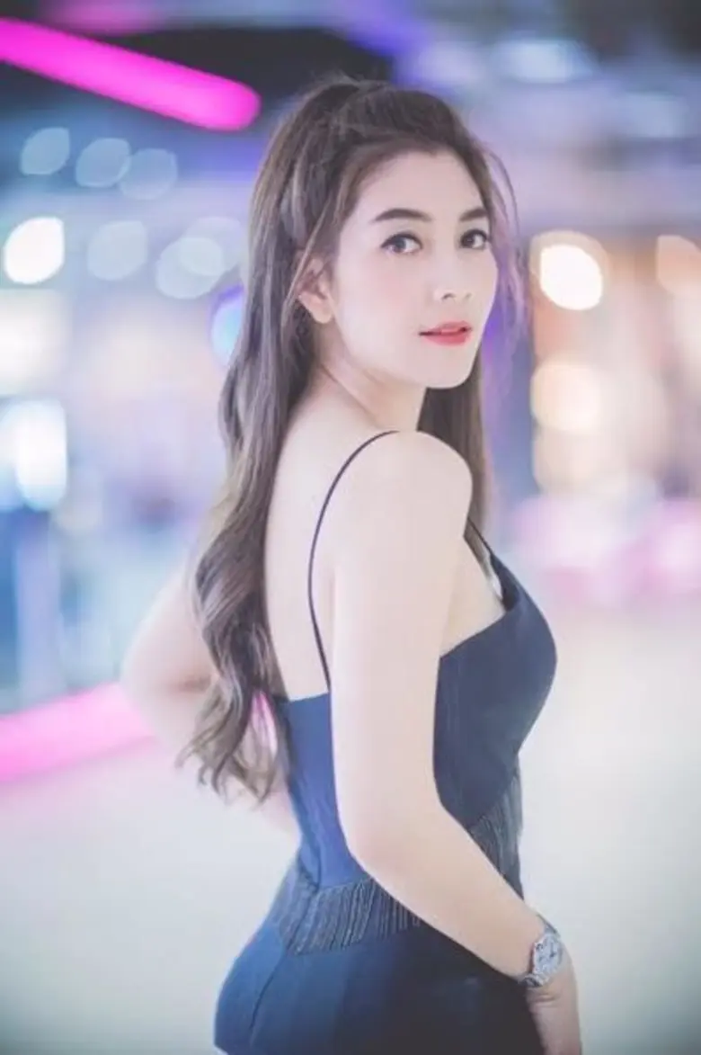 สาวสวยคนดังสุดเซ็กซี่ นำทีมโดย วุ้นเส้น-ว...