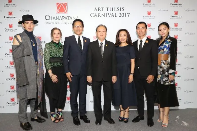 นายสนธิรัตน์ สนธิจิรวงศ์ (กลาง) รัฐมนตรีช...