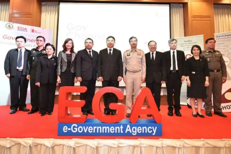 พลอากาศเอก ประจิน จั่นตอง (คนที่ 6 จากขวา...