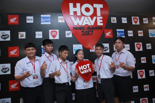 เวที Hotwave Music Awards 2017 เปิดฉากการ...