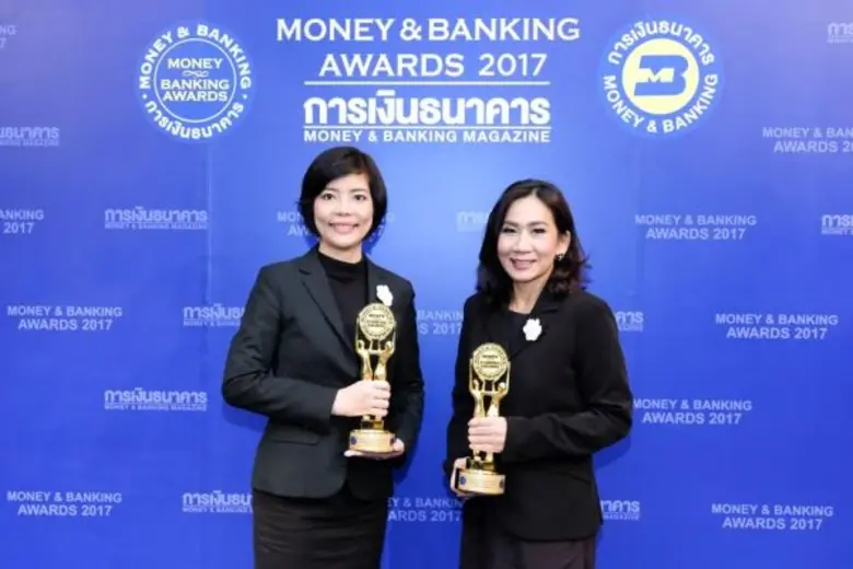 คุณศิริพร สินาเจริญ กรรมการผู้จัดการ พร้อมด้วย คุณส...