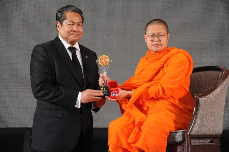 สถาบันเสริมศึกษาและทรัพยากรมนุษย์ มหาวิทยาลัยธรรมศาสตร์ มอบรางวัล “ผู้ทำคุณประโยชน์ดีเด่นด้านทรัพยากรมนุษย์” เชิดชู 36 ผู้ทำคุณประโยชน์ต่อประเทศไทย