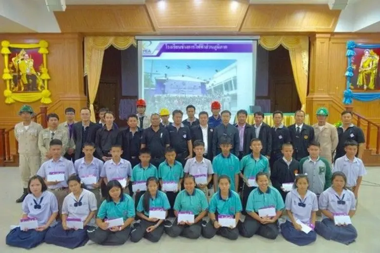 นายพิชัย กว้างขวาง ประธานชมรมศิษย์เก่าโรง...