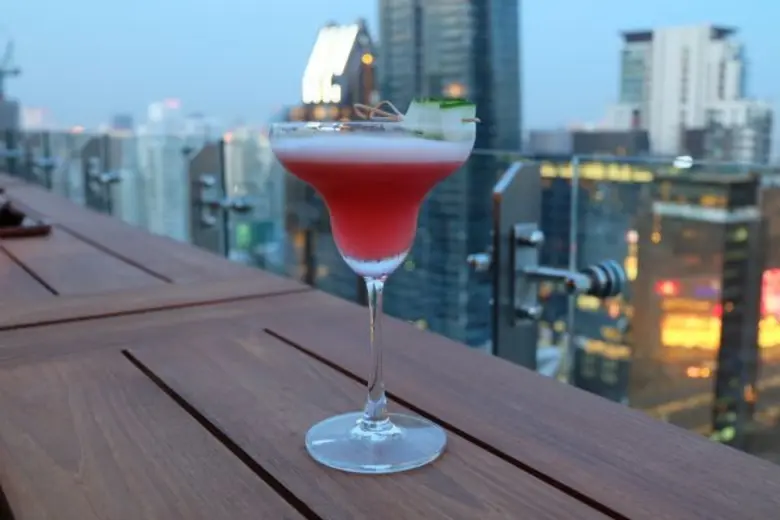 โมโจเลาจน์บาร์ (Mojjo Lounge Bar) บาร์ตกแ...