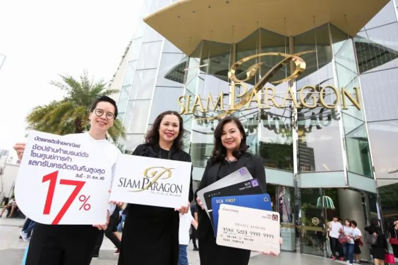 นางสาวผกาฉัตร เตชาบูรพานนท์ (ขวาสุด) ผู้ช...
