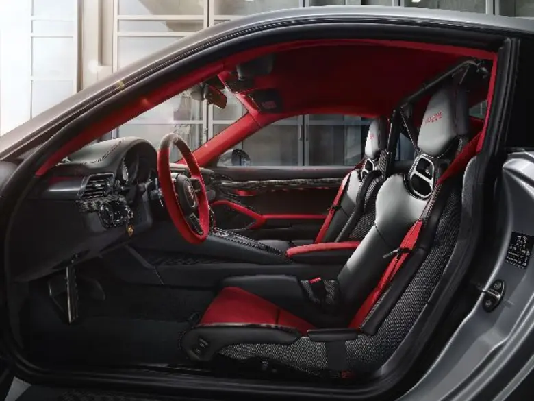 ปอร์เช่ 911 เวอร์ชั่นรถถนนที่เร็วและแรงที...