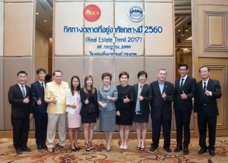 ดร.อาภา อรรถบูรณ์วงศ์( ที่ 6 จากซ้าย) ประธานกรรมการ...