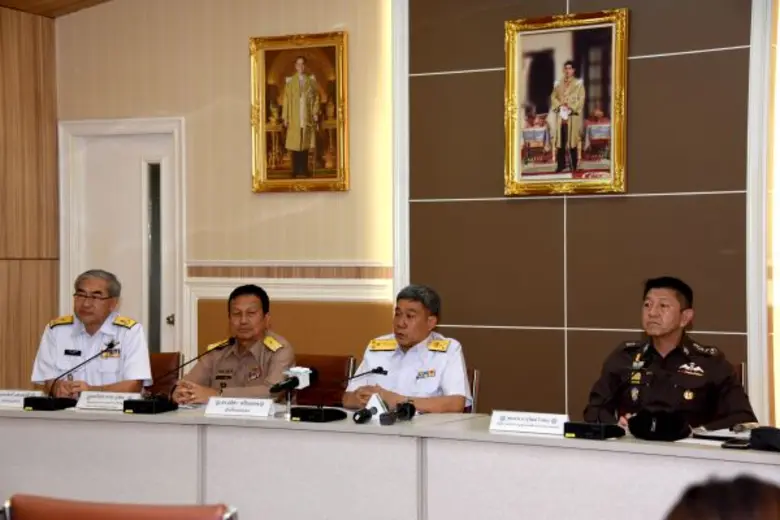 นายอดิศร พร้อมเทพ อธิบดีกรมประมง แถลงข่าว...