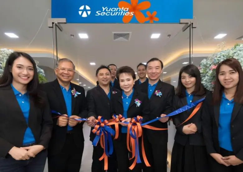 นางบุญพร บริบูรณ์ส่งศิลป์ ประธานเจ้าหน้าท...