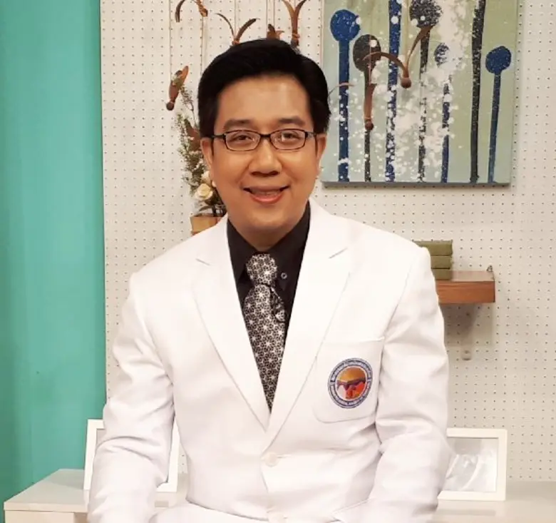 ผศ.นพ. รัฐพล ตวงทอง หัวหน้าสาขาโรคเส้นผมแ...