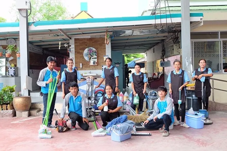 กิจกรรม จิตอาสารักสะอาด สร้างกุศล ๑๒ สิงหา ล้างห้องน้ำวัด ณ วัดพระยาสุเรนทร์