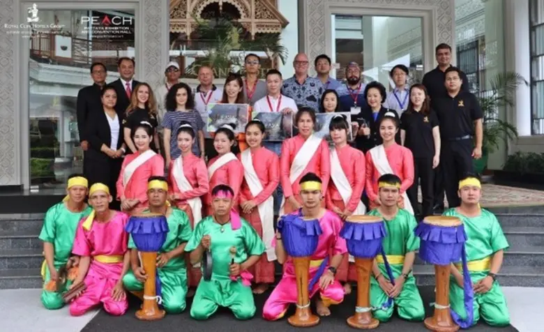 คุณ พงา วรรธนะกุล กรรมการผู้จัดการ รอยัล ...