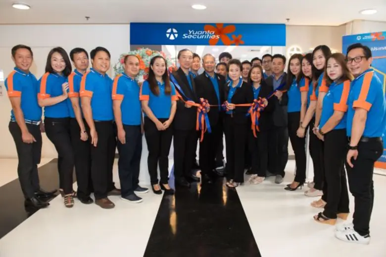นางบุญพร บริบูรณ์ส่งศิลป์ ประธานเจ้าหน้าท...