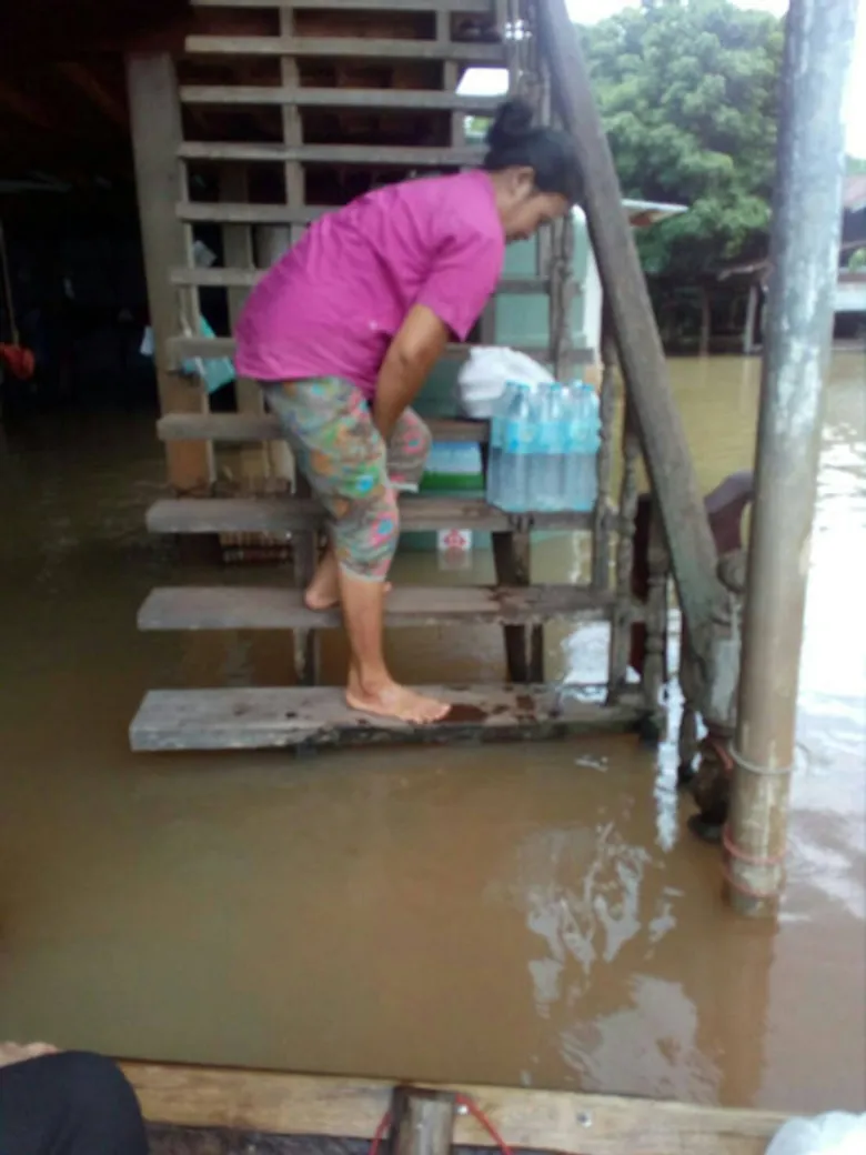 กรม สบส. ระดม อสม.เข้าช่วยเหลือประชาชน แนะวิธีทำความสะอาดบ้านหลังน้ำท่วม