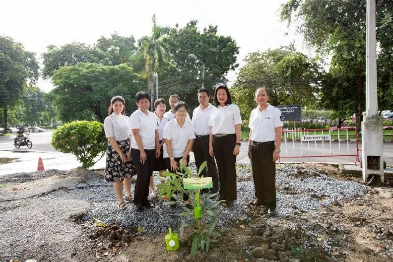 ชาวยาสูบร่วมกิจกรรมปลูกต้นไม้เฉลิมพระเกียรติ สมเด็จพระนางเจ้าฯ พระบรมราชินีนาถ ในรัชกาลที่ 9