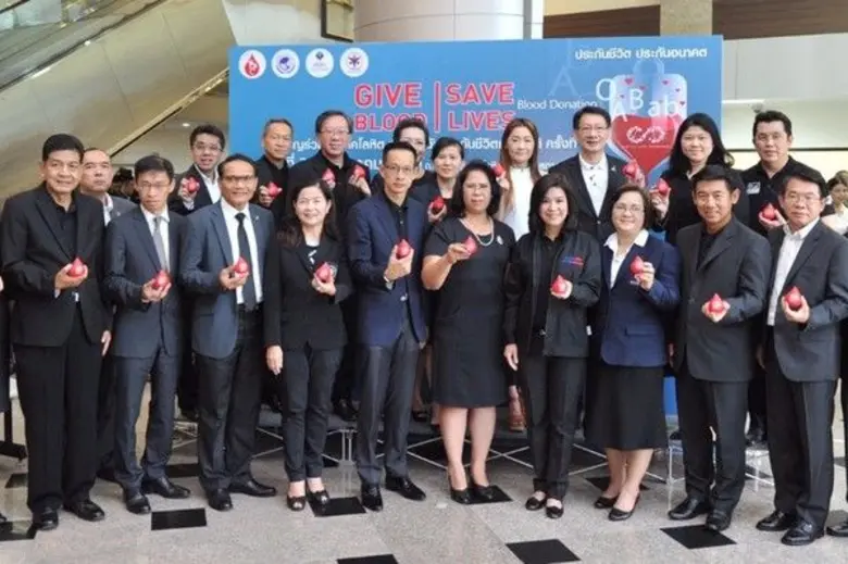 วราวรรณ เวชชสัสถ์ (แถวหน้าที่ 5 จากขวา) ร...