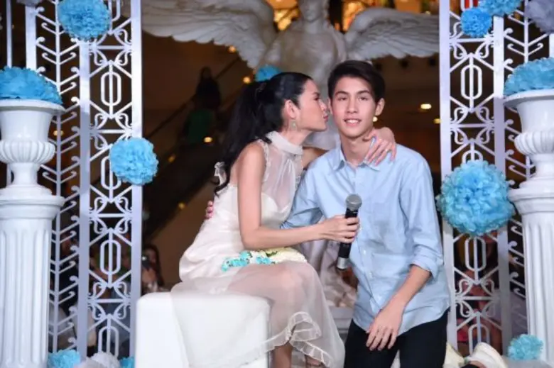 ไม่ต้องรอให้ถึง วันแม่ หนุ่มกำลังฮอต เจ้า...
