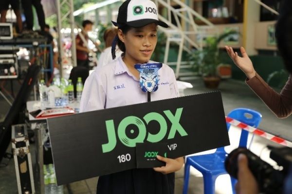 Samsung Galaxy J7 Pro และ JOOX ขนทัพศิลปินกว่า 20 ชีวิตร่วมโชว์พลังดนตรี จัดเต็มทัวร์คอนเสิร์ต 10 โรงเรียน ต้านภัยยาเสพติดให้คนรุ่นใหม่