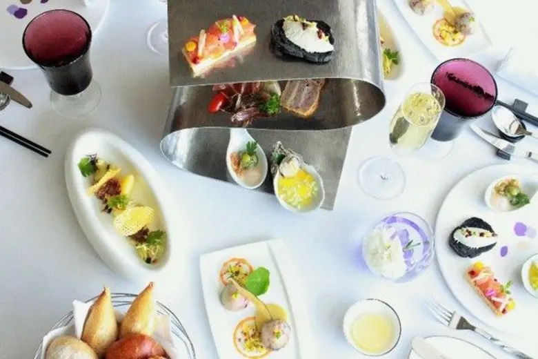 ห้องอาหารแฌม บาย ฌอง-มิเชล โลรองต์ ณ โรงแ...