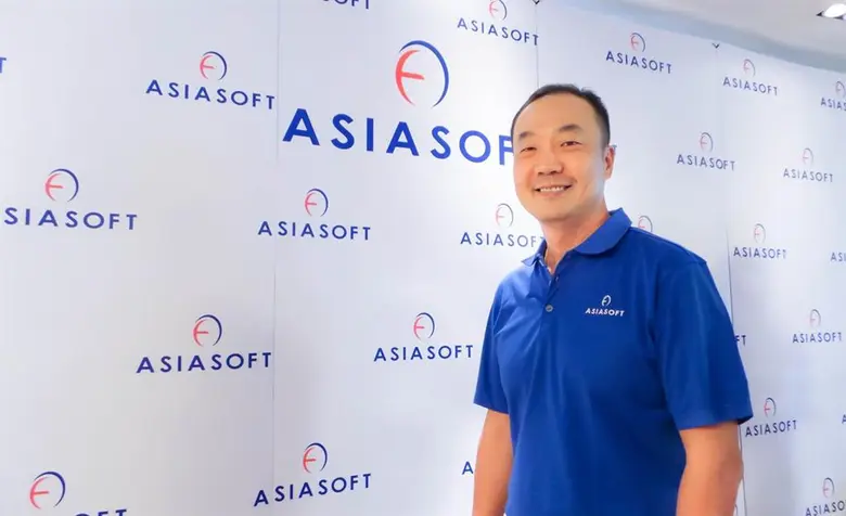 นายปราโมทย์ สุดจิตพร ประธานเจ้าหน้าที่บริ...