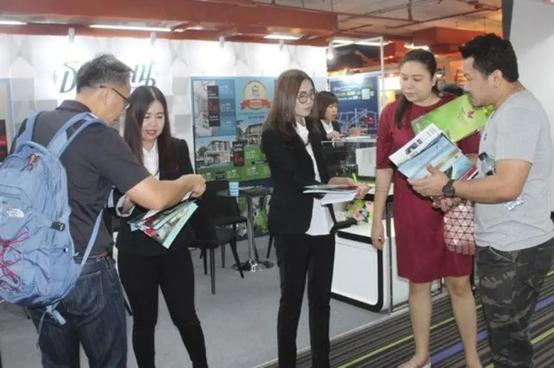 ลูกค้าตอบรับดีเยี่ยมกับบูธกลุ่มบริษัทธารารมณ์ ในงาน Home Buyers’ Expo 2017