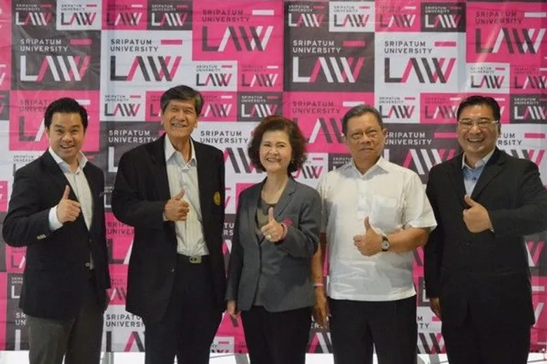 SPU: นิติรัฐกิจและการบริหาร หลักสูตรนิติศาสตรปรัชญาดุษฎีบัณฑิต ม.ศรีปทุม เปิดเวที เรียนกับตัวจริง ประสบการณ์จริง เสวนา ”บูรณาการศาสตร์เพื่อการพัฒนาประเทศในยุคไทยแลนด์ 4.0 “