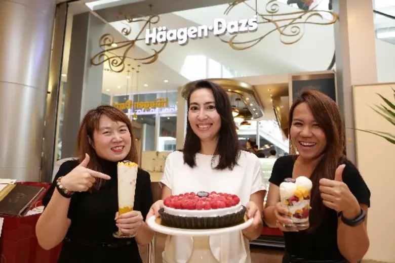 (ในภาพ จากซ้าย) อรณัฐ ผกาภรณ์รัตน์ Shop D...